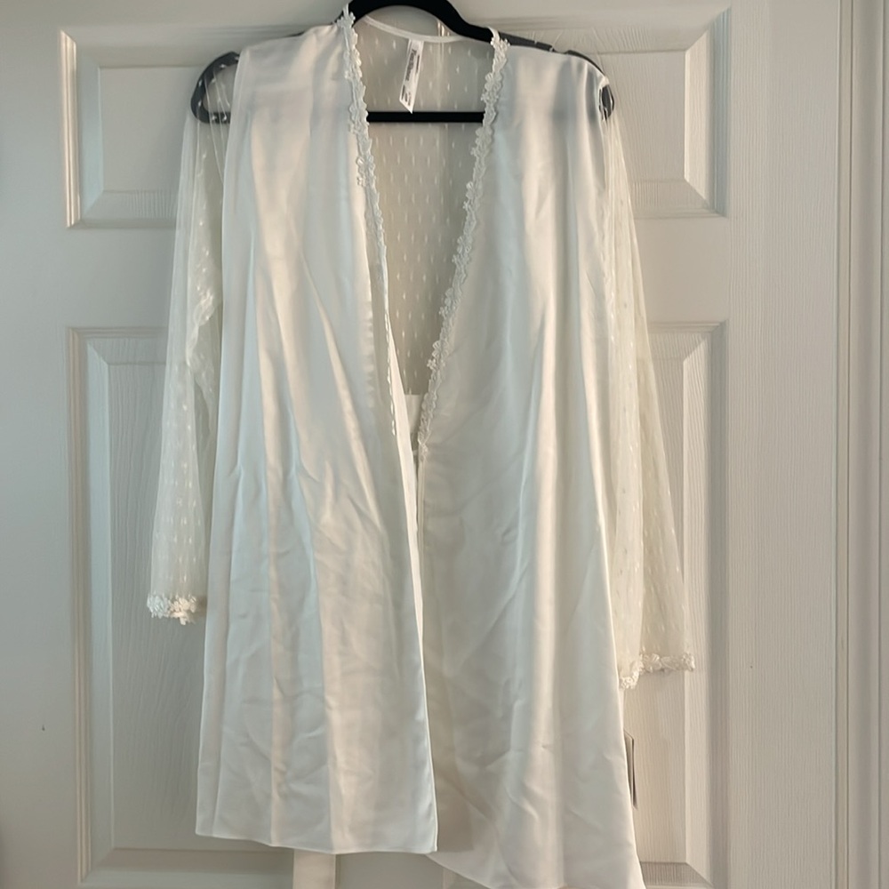 Flora Nikrooz Robe - Picture 6 of 7